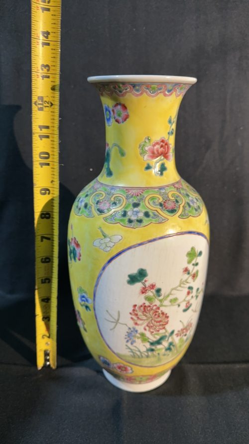 Qing Dynasty pastel flower-painted hammer vase