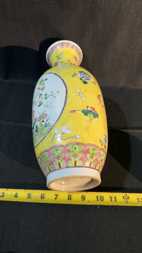 Qing Dynasty pastel flower-painted hammer vase2 Qing Dynasty pastel flower-painted hammer vase